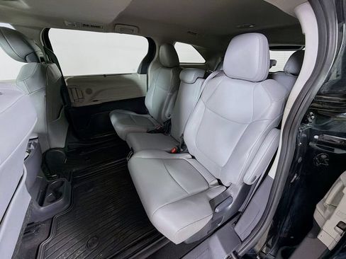 Used 2024 Toyota Sienna XLE FWD image 19