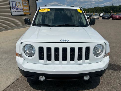 Used 2016 Jeep Patriot Latitude AWD/4WD image 2