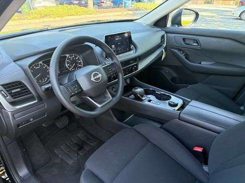 Used 2025 Nissan Rogue S AWD/4WD image 7