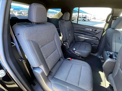 Used 2025 Chevrolet Traverse LT image 19