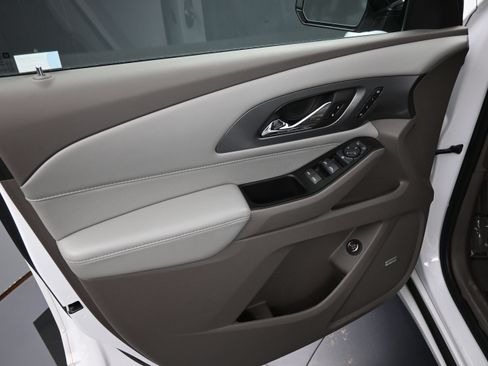 Used 2018 Chevrolet Traverse Premier FWD image 13