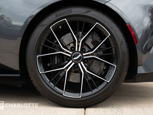 Used 2021 Aston Martin V8 Vantage Roadster image 11