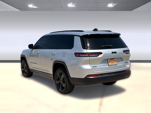 Certified 2025 Jeep Grand Cherokee L Limited w/ Luxury Tech Group II AWD/4WD image 3
