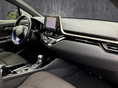 Used 2019 Toyota C-HR XLE image 21