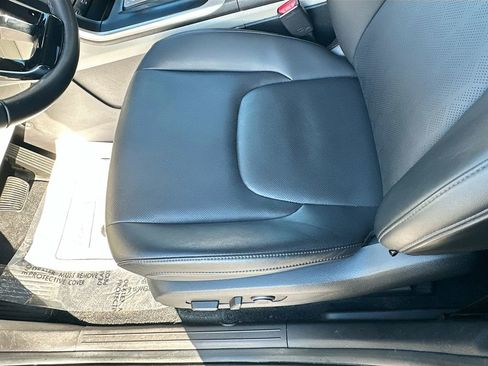 Used 2024 Kia Carnival LX FWD image 18