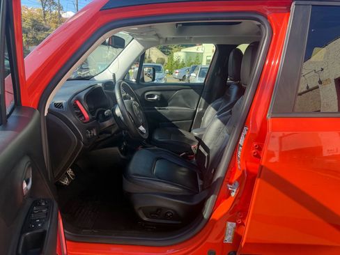 Used 2016 Jeep Renegade Trailhawk w/ Premium Trailhawk Package image 27