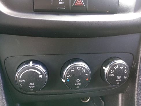 Used 2011 Dodge Avenger Mainstreet image 19