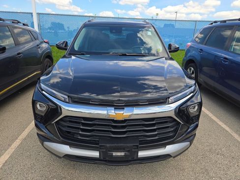 Used 2024 Chevrolet TrailBlazer LT w/ Convenience Package AWD/4WD image 2