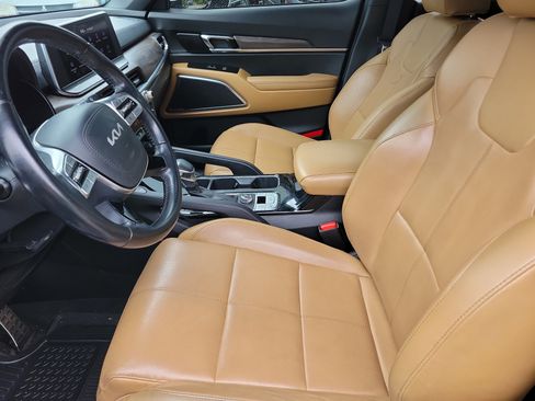 Used 2022 Kia Telluride SX w/ Towing Package FWD image 3