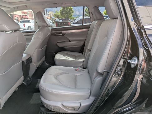 Used 2021 Toyota Highlander Platinum AWD/4WD image 30