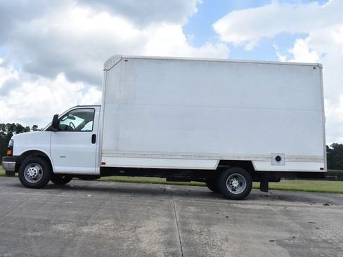 Used 2023 Chevrolet Express 3500 w/ Power Convenience Package RWD image 3