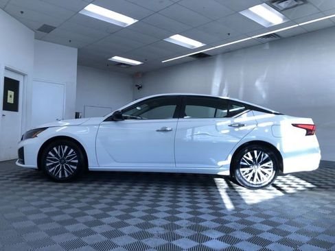 Used 2025 Nissan Altima 2.5 SV image 12