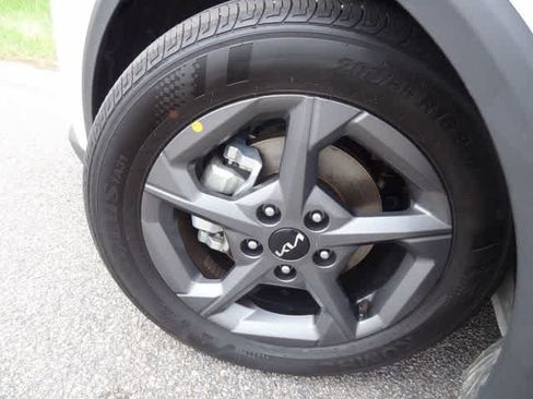 Used 2025 Kia K4 FWD image 41