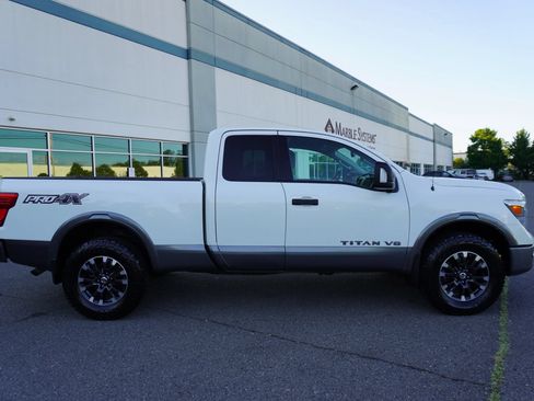 Used 2019 Nissan Titan PRO-4X w/ Pro-4x Convenience Package AWD/4WD image 8