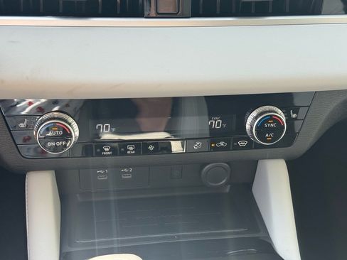 New 2025 Mitsubishi Outlander SE image 31