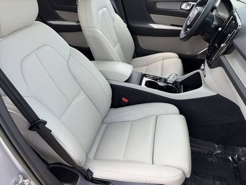 Used 2023 Volvo XC40 B5 Plus w/ Protection Package Premier AWD/4WD image 11