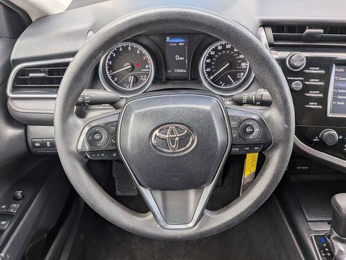 Used 2018 Toyota Camry LE FWD image 18