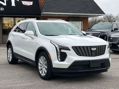 Used 2022 Cadillac XT4 Luxury w/ Cold Weather Package image 2