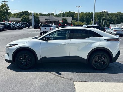 Used 2026 Toyota C-HR AWD/4WD image 7