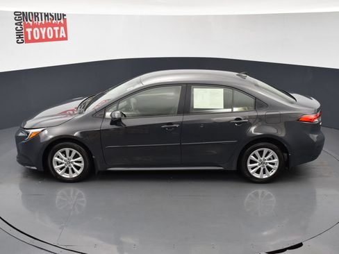 Used 2025 Toyota Corolla LE w/ LE Premium Package FWD image 18
