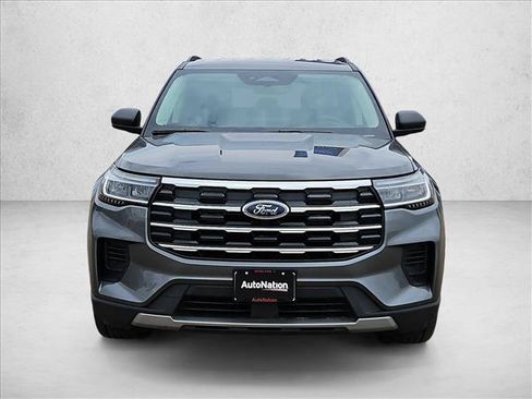 Used 2025 Ford Explorer Active AWD/4WD image 2