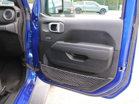 Used 2020 Jeep Wrangler Unlimited Sahara w/ Safety Group AWD/4WD image 16