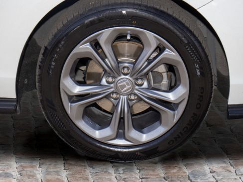 Certified 2024 Honda Accord EX image 38