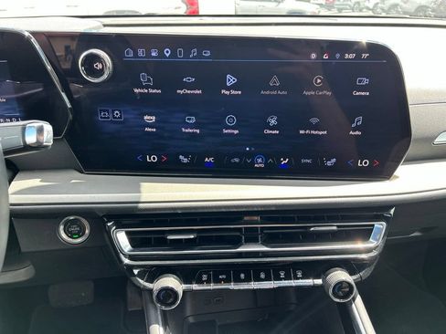 Used 2025 Chevrolet Traverse LT w/ Sun and Wheel Package AWD/4WD image 26