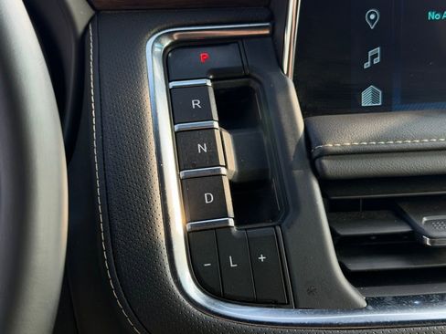 Used 2024 Chevrolet Suburban Premier image 27