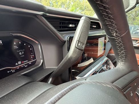 Used 2025 GMC Sierra 3500 Denali Ultimate image 12