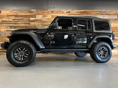 Used 2025 Jeep Wrangler Unlimited Sport AWD/4WD image 17