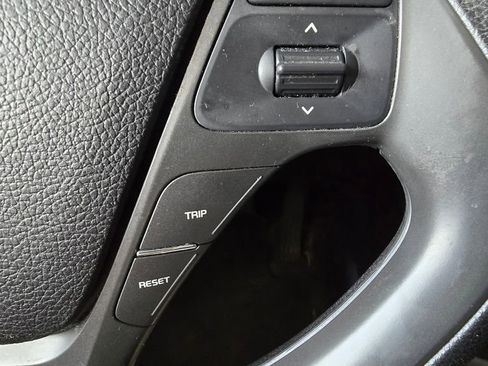 Used 2017 Kia Forte LX image 23