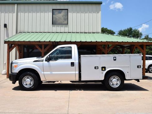 Used 2015 Ford F250 XL RWD image 2