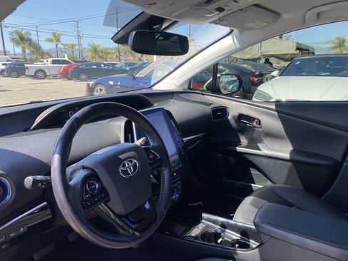 Used 2022 Toyota Prius Limited FWD image 14
