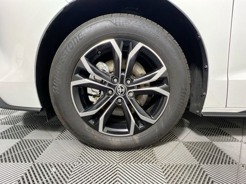 Used 2025 Toyota Sienna Platinum image 13