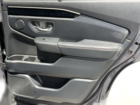 Used 2025 Honda Pilot EX-L image 32