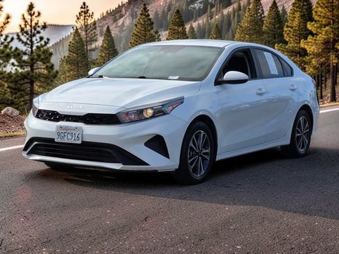 Used 2023 Kia Forte LXS FWD image 4