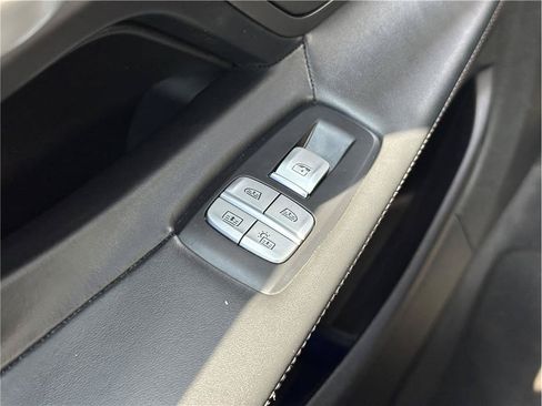 Used 2022 BMW 750Li xDrive AWD/4WD image 19