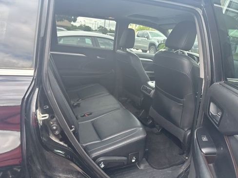 Used 2015 Toyota Highlander XLE FWD image 6