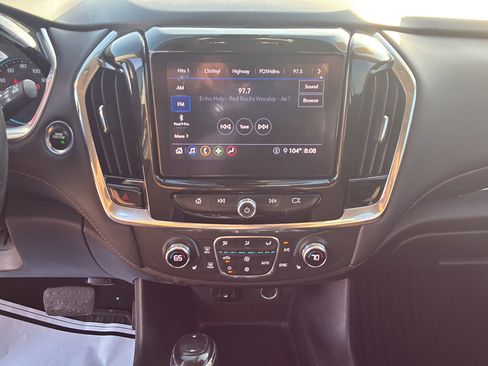 Used 2020 Chevrolet Traverse LT FWD image 29