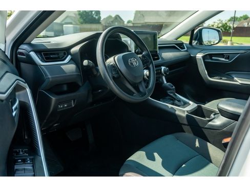 Used 2025 Toyota RAV4 XLE AWD/4WD image 11