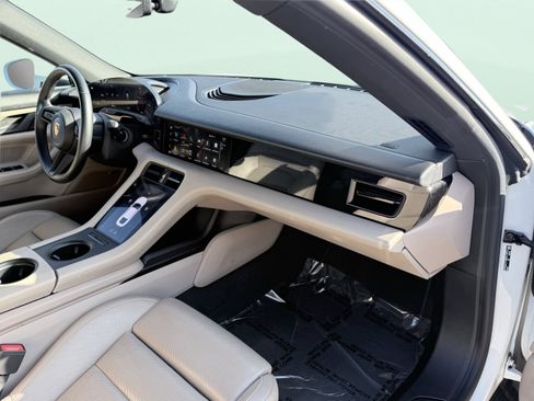 Used 2022 Porsche Taycan image 52