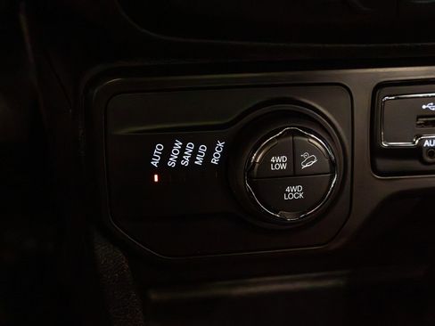 Used 2021 Jeep Renegade Trailhawk w/ Sun & Sound Group AWD/4WD image 15