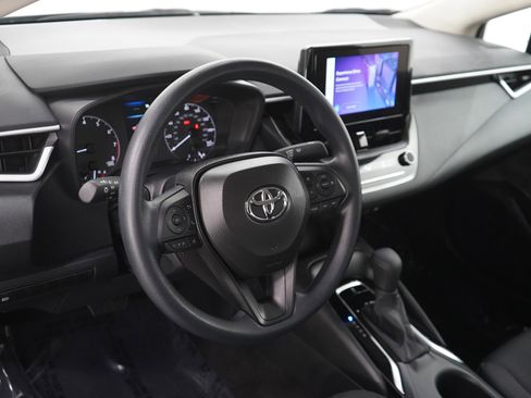 Used 2025 Toyota Corolla LE image 18