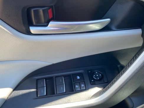 Used 2025 Toyota RAV4 XLE FWD image 22