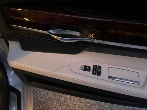 Used 2014 BMW 750Li xDrive image 15