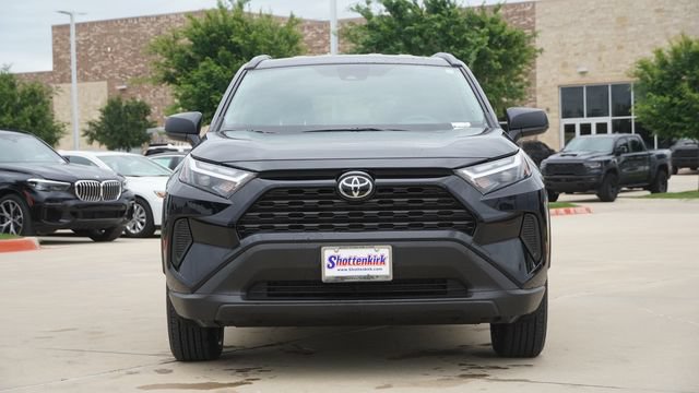 Used 2025 Toyota RAV4 LE AWD/4WD image 2