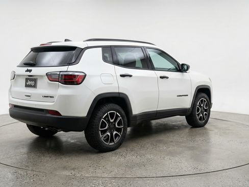 Used 2025 Jeep Compass Trailhawk AWD/4WD image 9