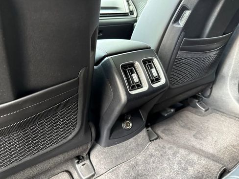 Used 2025 Kia Sorento S w/ Panoramic Sunroof Package image 24