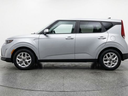 Used 2025 Kia Soul LX w/ LX Technology Package FWD image 5